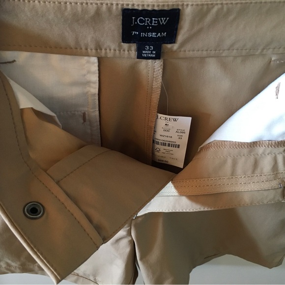 J. Crew Men’s 7” Flat Front Tan Khaki Tech Shorts, Size 33 - Picture 4 of 5